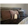 Image 2 : Complete King Bedding Set