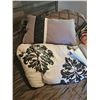 Image 2 : Cozy Bedding Lot