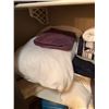 Image 6 : Linens, Towels, and Bedding Lot