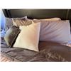 Image 3 : King Bedding Set Like New