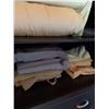 Image 6 : Pillows and Folded Bed Linens Lot