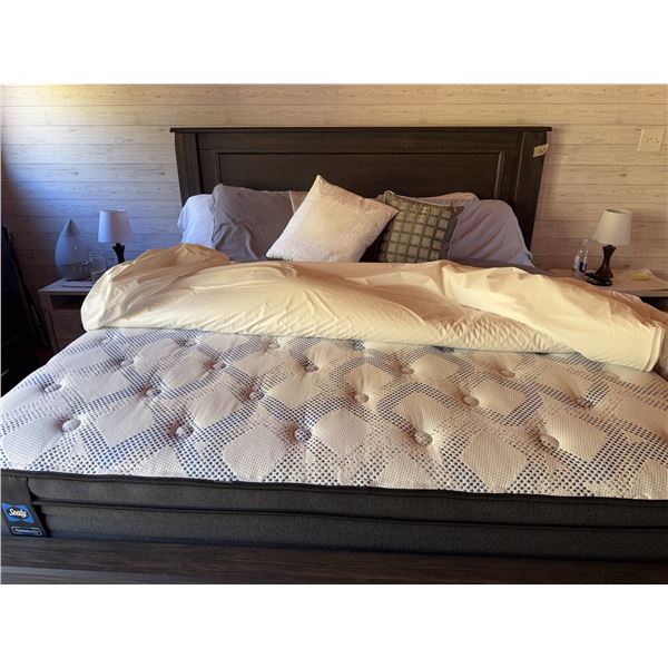 King Like New Sealy Posturepedic Mattress ONLY