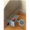 Image 2 : Cabela's Portable Stainless Steel Propane Grill