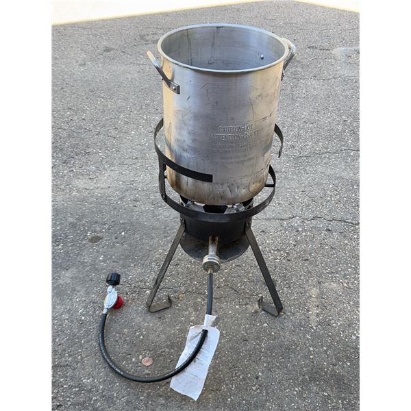 Aluminum Turkey Fryer With Outdoor Propane Burner and Blackstone Spatula