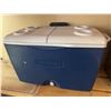 Image 1 : Rubbermaid Blue Plastic Cooler with Dual Lids and Cup Holders