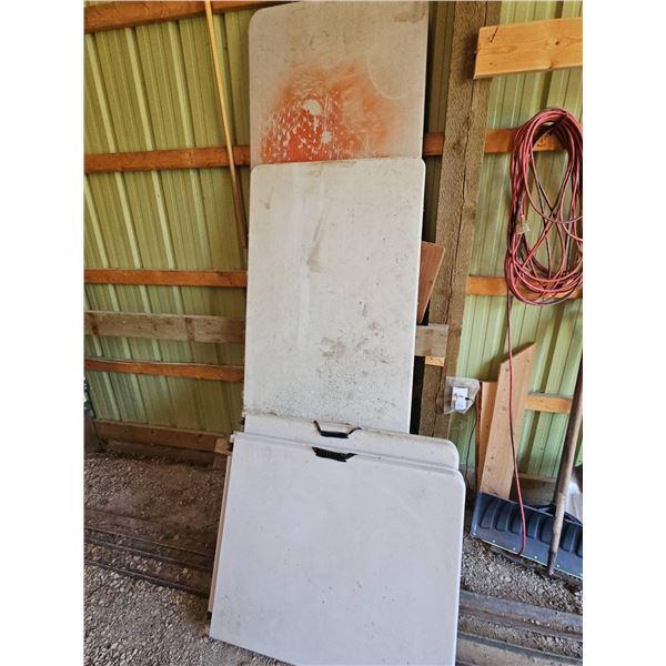 4 Folding Tables Lot Including 10,6 feet tables