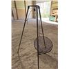 Image 1 : Adjustable Steel Tripod Grill with Hanging Grate