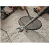 Image 3 : Adjustable Steel Tripod Grill with Hanging Grate