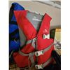 Image 2 : 3 Life Jackets, 3 Boat Fenders, Coleman PowerPack Propane Stove