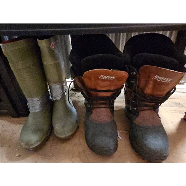 4 Pairs of Men's Boots and Gloves Including Baffin Apex Size 12