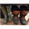 Image 1 : 4 Pairs of Men's Boots and Gloves Including Baffin Apex Size 12