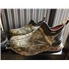 Image 2 : 4 Pairs of Men's Boots and Gloves Including Baffin Apex Size 12