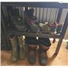 Image 3 : 4 Pairs of Men's Boots and Gloves Including Baffin Apex Size 12