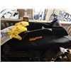 Image 5 : 4 Pairs of Men's Boots and Gloves Including Baffin Apex Size 12
