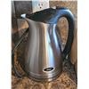 Image 2 : Cuisinart Knife Block Set With 9 Knives and Oster Stainless Steel Electric Kettle
