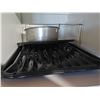 Image 2 : Bakeware Lot: Roasting Pan, Muffin Pan, Pizza Pan, Baking Tray, Aluminum Pot