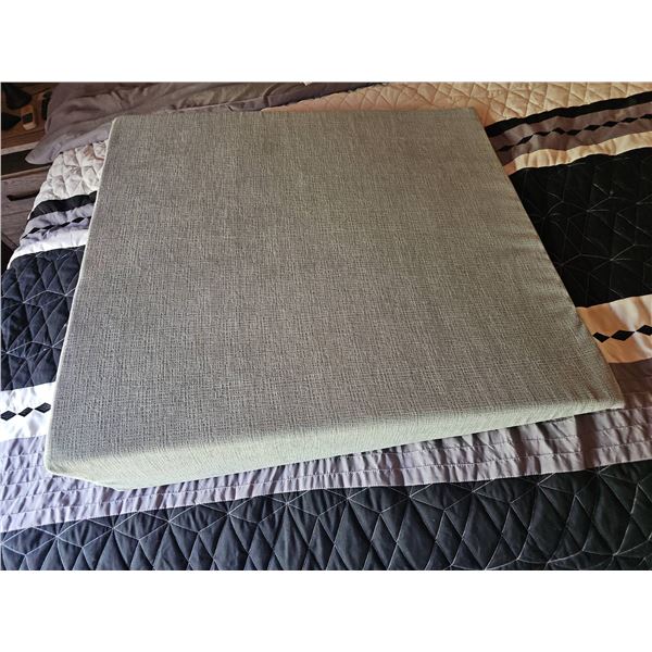 Square Green Wedge Seat Cushion with Textured Fabric Cover