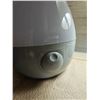 Image 2 : Crane Drop Ultrasonic Cool Mist Humidifier Grey and White