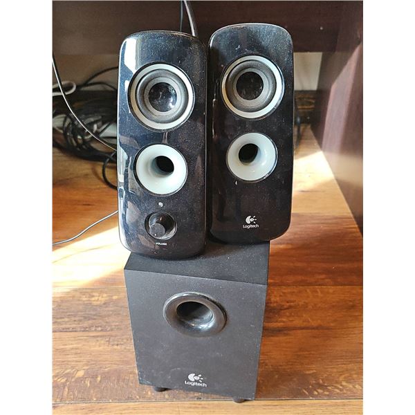 Logitech 2.1 Speaker System with Subwoofer, Includes Satellite Speakers
