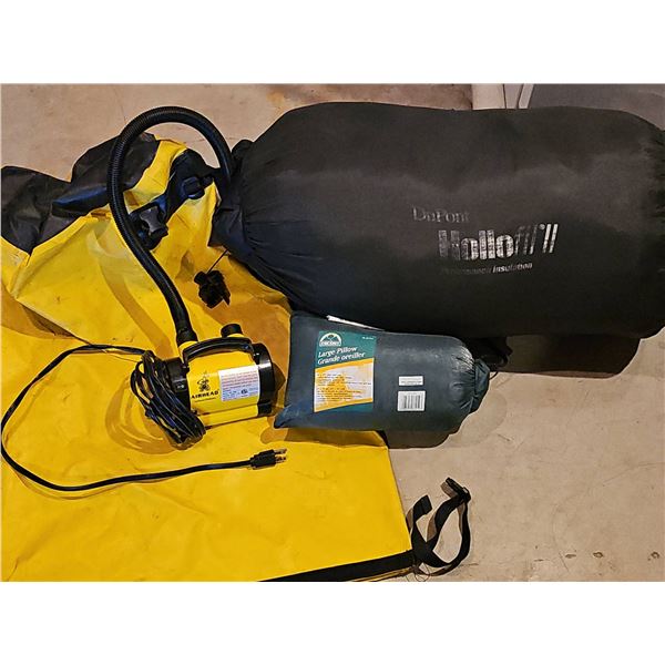 Camping Set: DuPont Hollofil Sleeping Bag, ESCORT Pillow, Airhead Inflator Pumpe