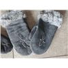 Image 2 : Grey Suede Mittens with Fur Trim and Beaded Snowflake Motif