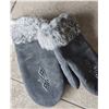 Image 3 : Grey Suede Mittens with Fur Trim and Beaded Snowflake Motif