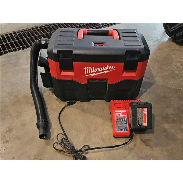Milwaukee M18 Cordless Wet/Dry Vacuum With M12/M18 Charger and Battery