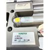 Image 4 : Lot of Numatics Cylinders