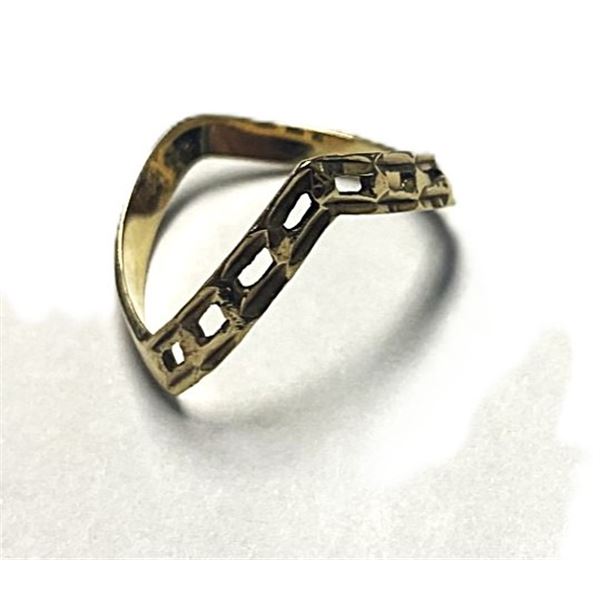 Gold Ring , 10KT,  Size 7.5 , 1.3 g