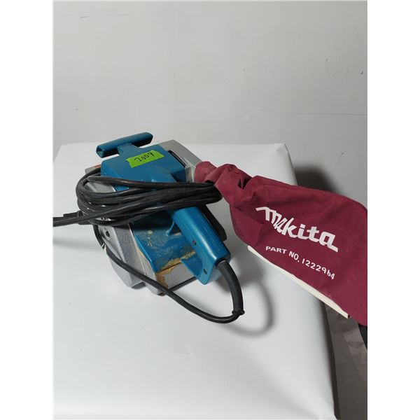 Makita 9924DB Corded Belt Sander with Dust Bag