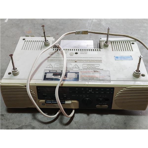 GE Spacemaker Under-Cabinet AM/FM Cassette Radio