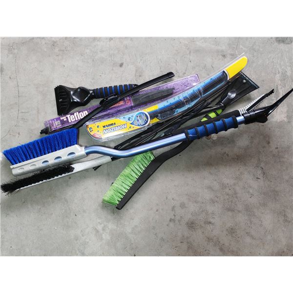 Snow Brushes, Ice Scrapers & Wiper Blades