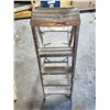 Image 1 : Aluminum Stepladder with Fold-Down Paint Tray