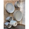 Image 5 : Better Homes 16-Piece Stoneware Dinnerware Set