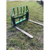Image 2 : John Deere Pallet Forks Loader Attachment