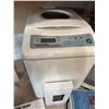 Image 3 : Black & Decker Breadmaker With Pans & Cookbooks