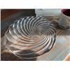 Image 2 : Lot: Wildlife Mugs, Swirl Glass Plate, Tupperware