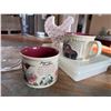Image 4 : Lot: Wildlife Mugs, Swirl Glass Plate, Tupperware