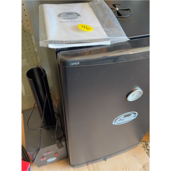 Bradley Smoker Electric Food Smoker With Cover