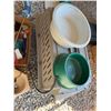 Image 3 : Pet Carrier, Bowls, Toys, Litter Mat & Accessories