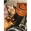 Image 3 : Lot: Shells, Pottery Jar, Apron, Metal Table
