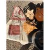 Image 6 : Lot: Shells, Pottery Jar, Apron, Metal Table