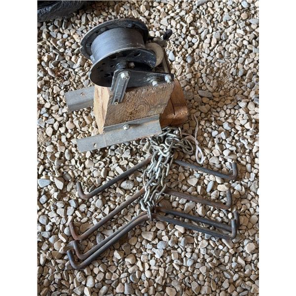 Hand Crank Winch With Hooks and Chains