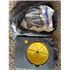 Image 1 : Floor-Dry Absorbent & GarageBOSS Oil Drain Pan