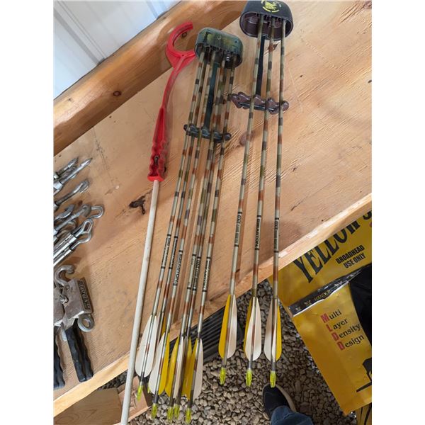 Easton XX75 Camo Hunter Arrows With Quivers