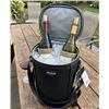 Image 1 : Igloo Luxe 2-Bottle Insulated Cooler Bag