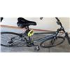 Image 13 : Giant Hybrid Bicycle ALUXX Frame with CONNECT Saddle and Cateye Computer