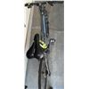 Image 14 : Giant Hybrid Bicycle ALUXX Frame with CONNECT Saddle and Cateye Computer