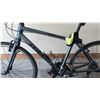 Image 7 : Giant Hybrid Bicycle ALUXX Frame with CONNECT Saddle and Cateye Computer