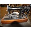 Image 1 : Singer Sewing Machine